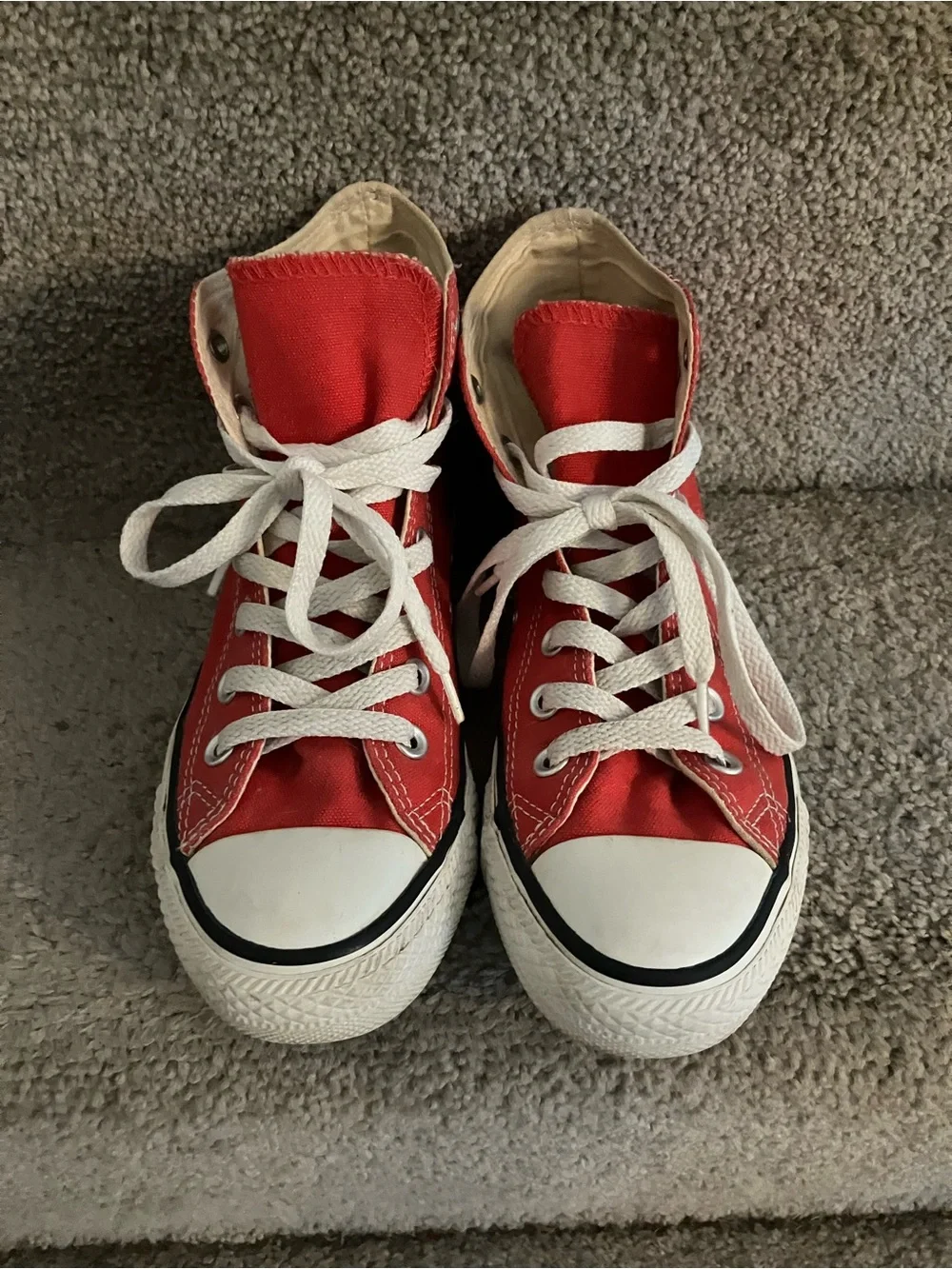 IN GREAT CONDITION! CONVERSE CHUCK TAYLOR ALL STAR HI TOPS KIDS UNISEX SIZE 4